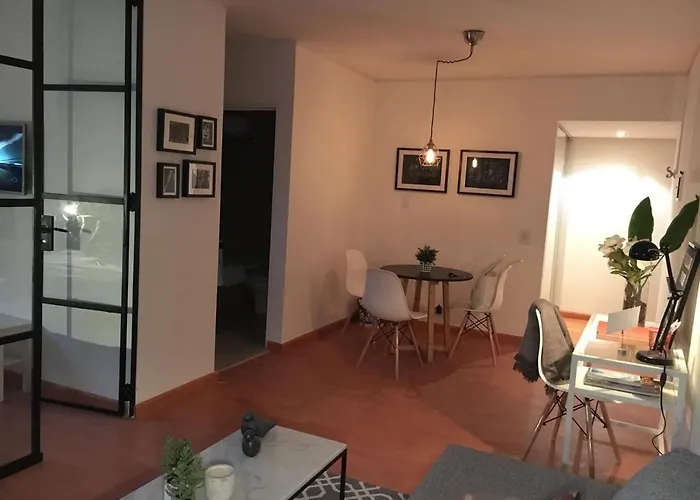 Beautiful Bright Cozy Apartment - Great Location